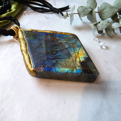 Queen Labradorite Talisman