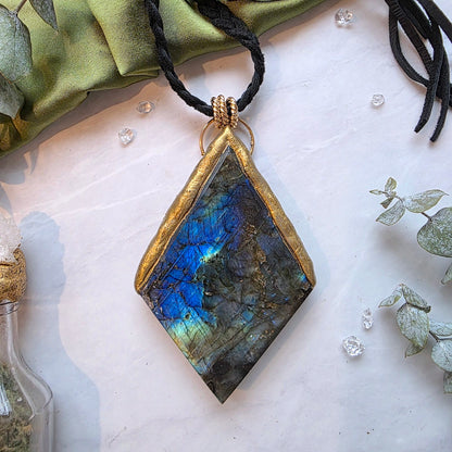 Queen Labradorite Talisman